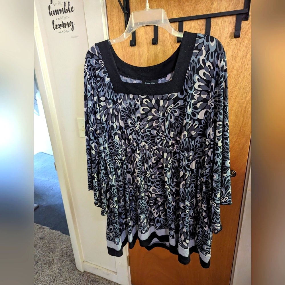 Avenue plus dressy top 2x